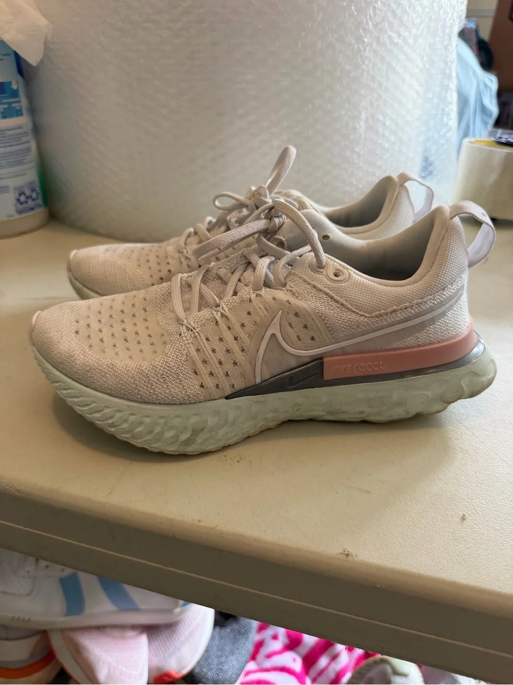Women’s Size 7 Nike React